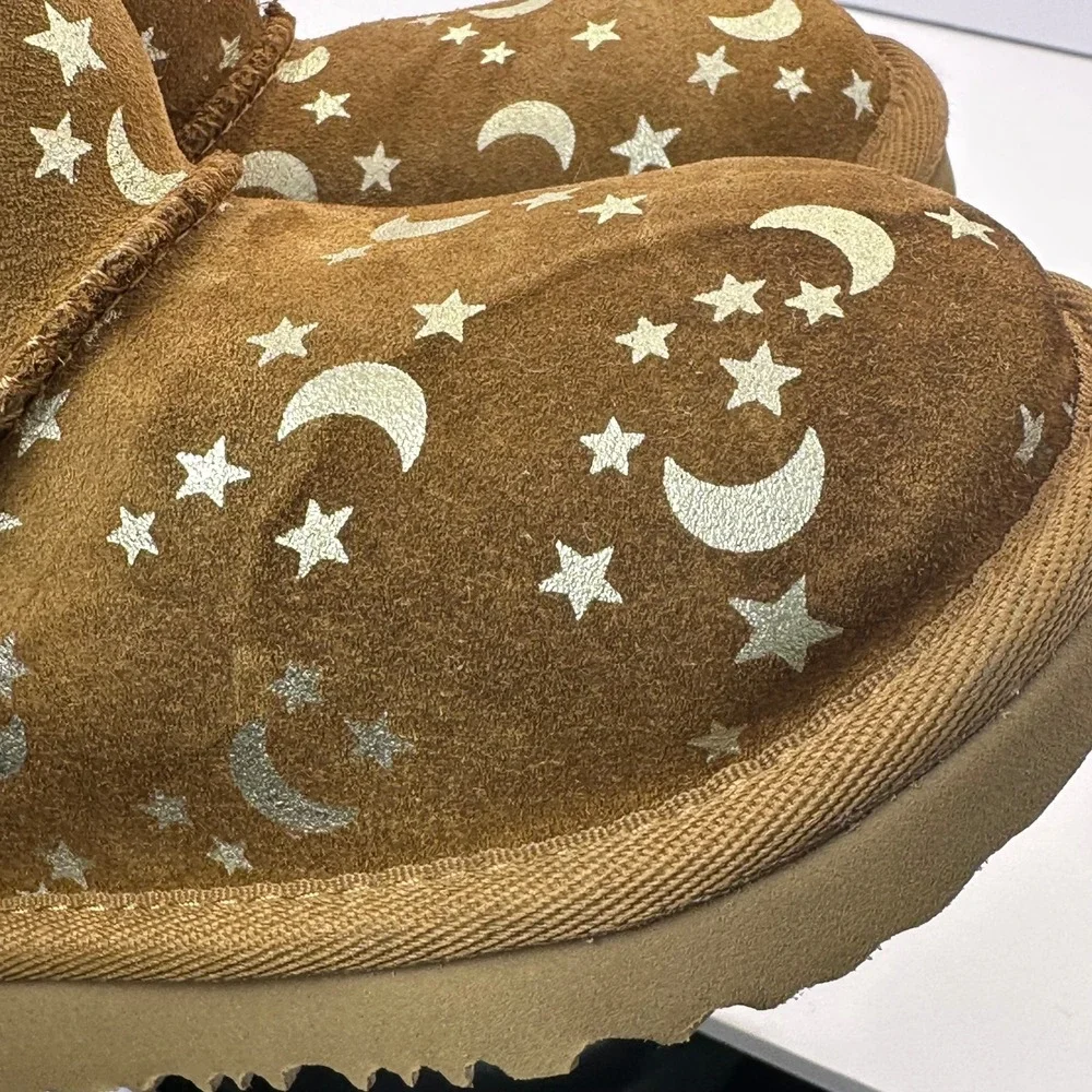 UGG Kids Bailey Bow II Stellar Moon Star Boots Chestnut Brown Suede Size 6 11191